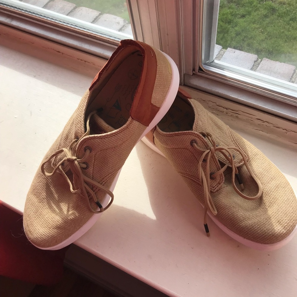 Chaco men’s size 11 sneakers